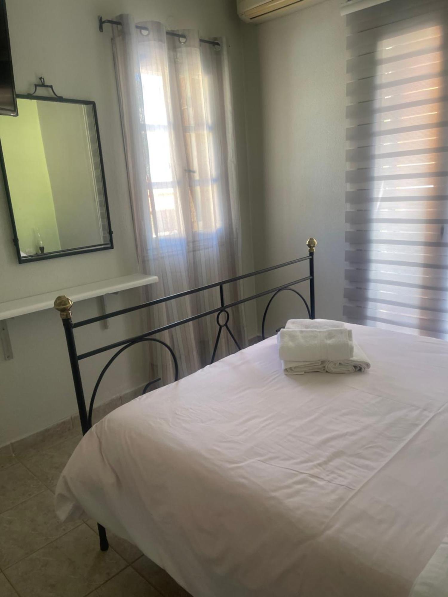 Lithos By The Sea Bed and Breakfast Νεόν Οίτιλον Εξωτερικό φωτογραφία