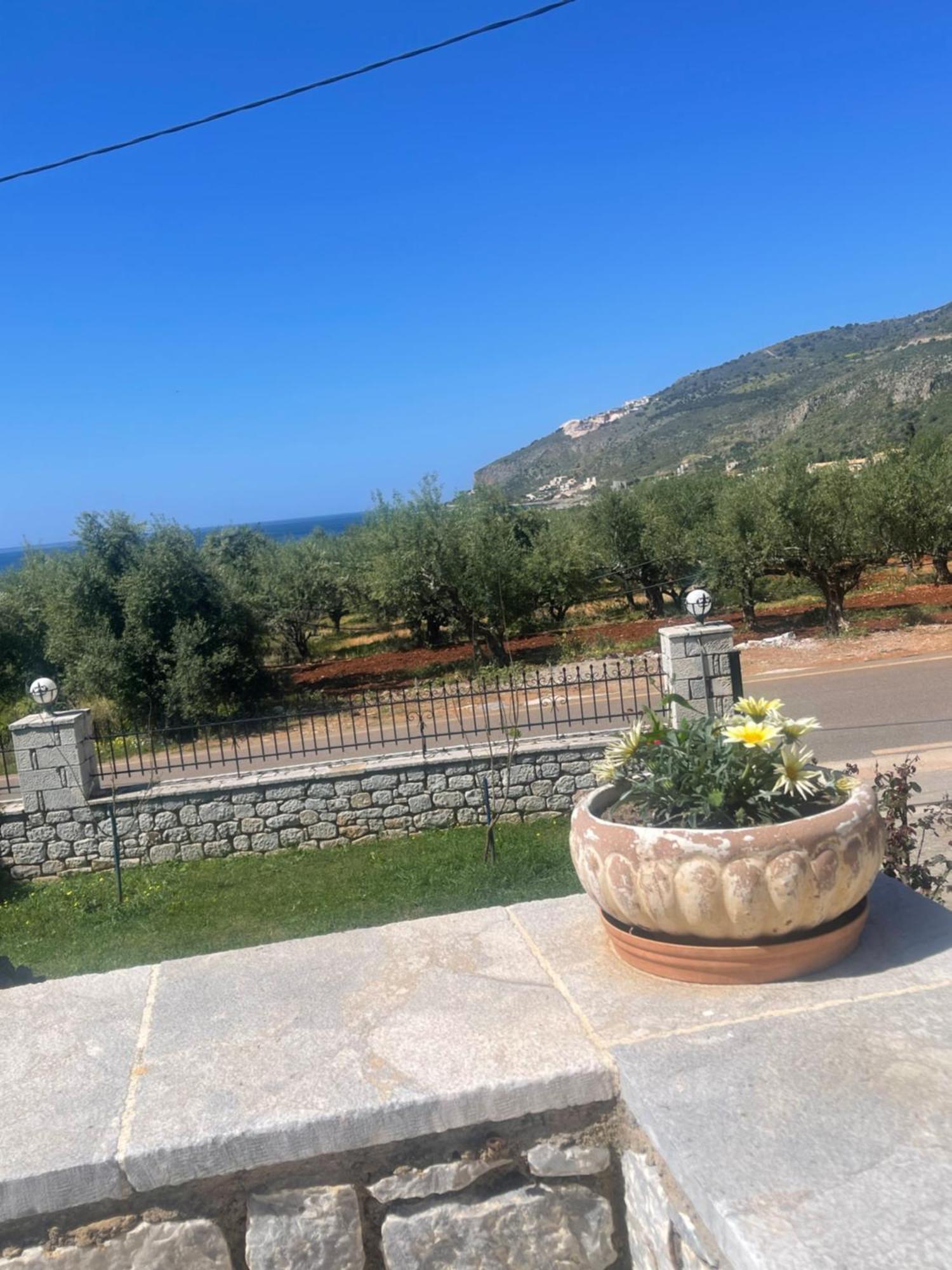 Lithos By The Sea Bed and Breakfast Νεόν Οίτιλον Εξωτερικό φωτογραφία