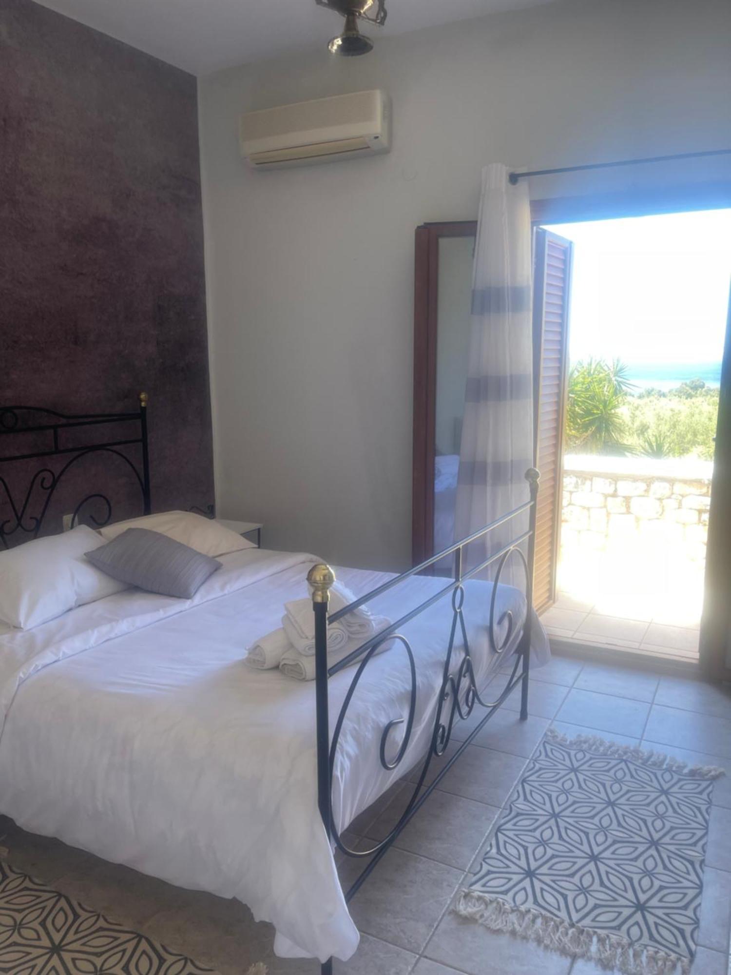 Lithos By The Sea Bed and Breakfast Νεόν Οίτιλον Εξωτερικό φωτογραφία