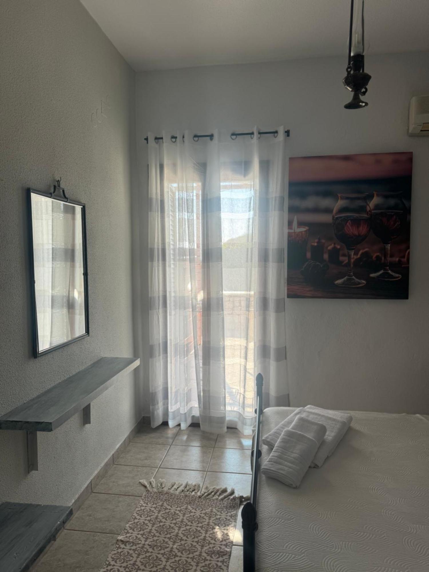 Lithos By The Sea Bed and Breakfast Νεόν Οίτιλον Εξωτερικό φωτογραφία