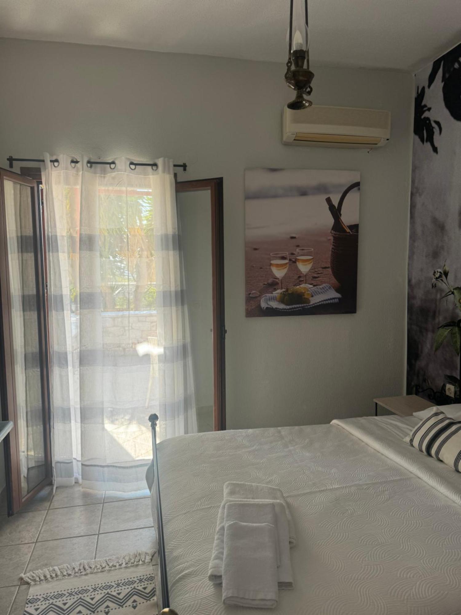 Lithos By The Sea Bed and Breakfast Νεόν Οίτιλον Εξωτερικό φωτογραφία